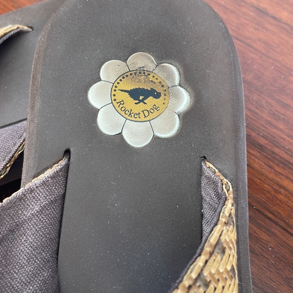 NATURAL COLORS WOVEN FAUX LEATHER FLIP FLOPS - Picture 3 of 5